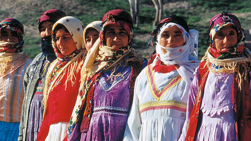 Principles of trade and export of traditional clothes and hand-made local clothes