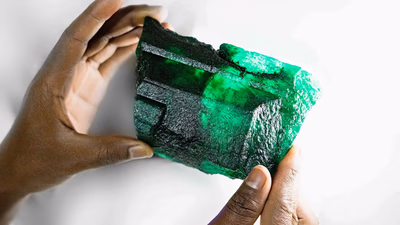How to distinguish natural emerald from artificial one?
