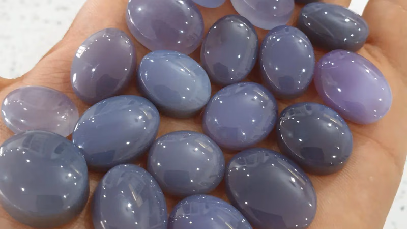 How are agates formed?