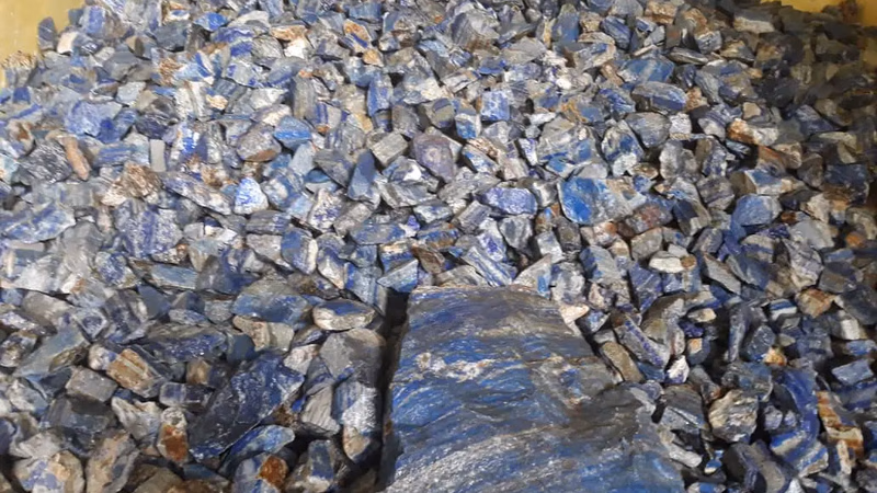 What is Lapis lazuli (Azure) and its characteristics?