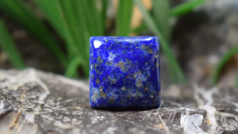 How to distinguish the original Lapis lazuli (Azure) from the fake Lapis lazuli