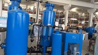 What are the uses of oxygen gas?