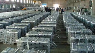 What are zinc metal’s properties, and its uses?