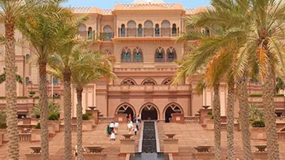 How is economy and Foreign business of UAE?