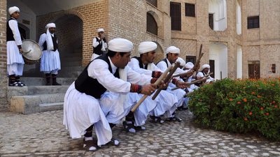 د ختیځ منځنۍ هیوادونو کې د دودیزو جامو او لاس جوړې شوي جامو ټول ډولونه
