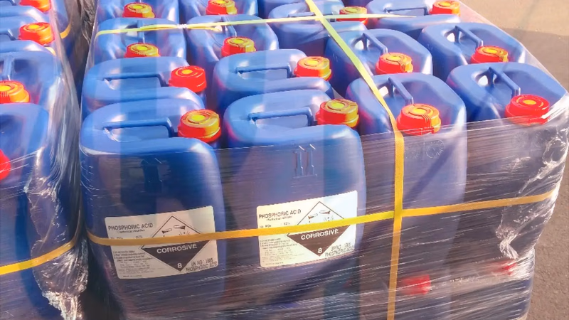 What are the industries that use phosphoric acid?