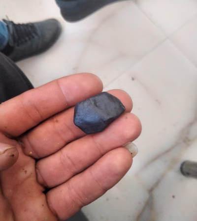 Marokko çölünden satlyk arassa meteorit. Şahsy arzuw ediň