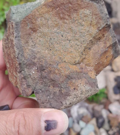 Petroleum Derivatives, Precious Stones, Building Materials, Metals