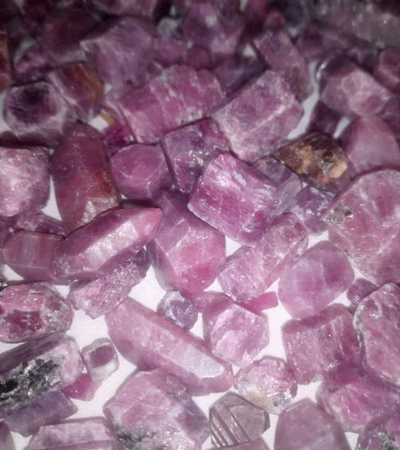 أحجار كريمة