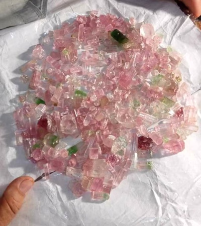 Lapis Lazuli, Zümrüt, Yakut, Safir, Turmalin, Akuamarin, Spinel, Topaz, Ametist, Garnet, Kuvars, Kunzit, Morganit