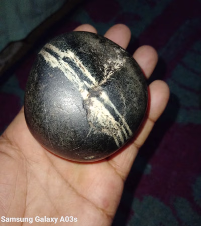 For sale: rare meteorite stone suitable for spiritual healing and treatment of all diseases, including bone diseases, with wonderful spiritual energy for sale